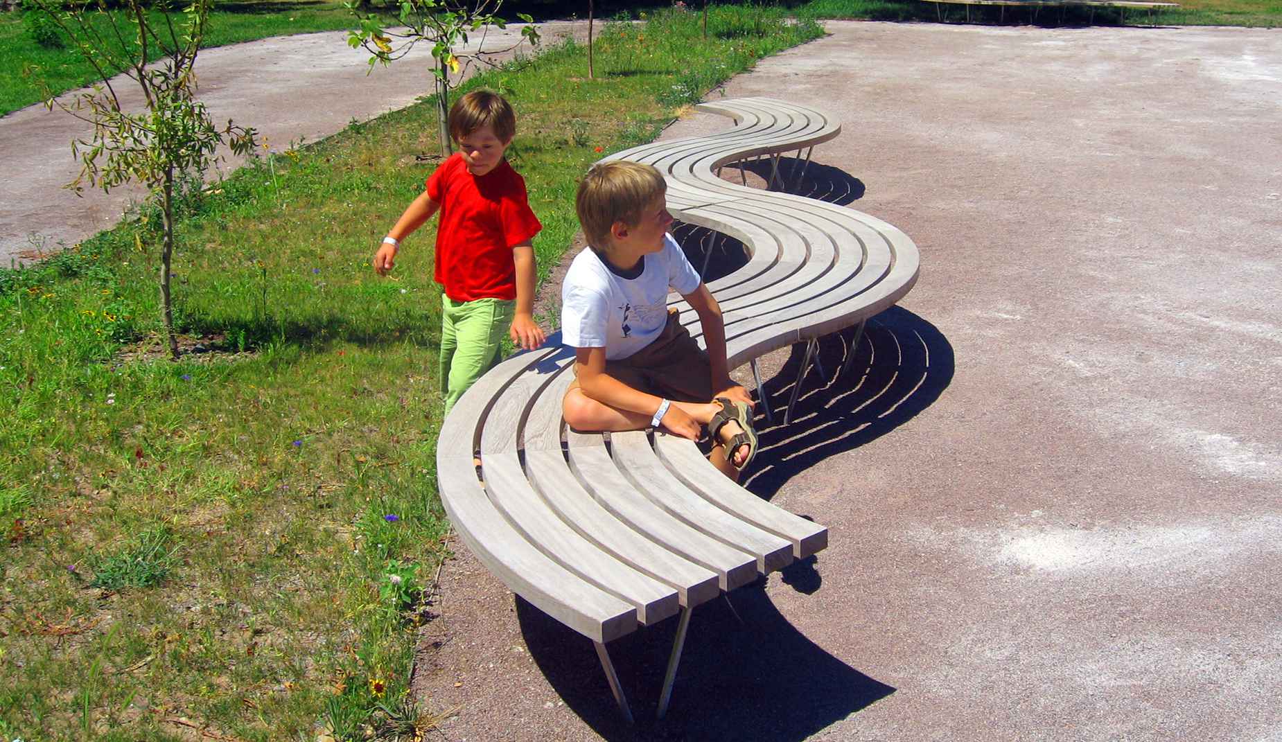 Sinu bench in hardwood Factory Furniture