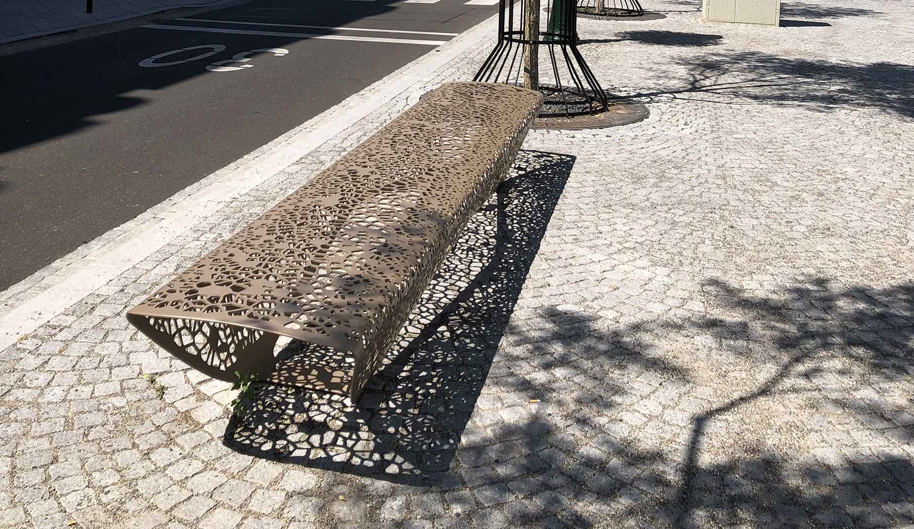 OSSO bench in metal Factory Furniture