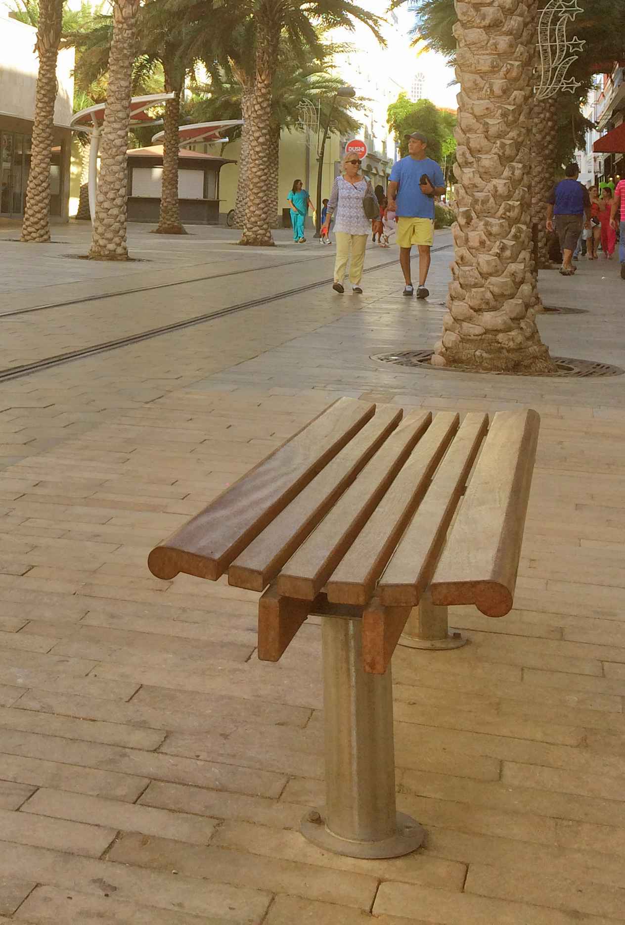 Scroll bench in hardwood Factory Furniture