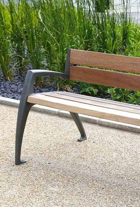 Mantis bench in hardwood Factory Furniture