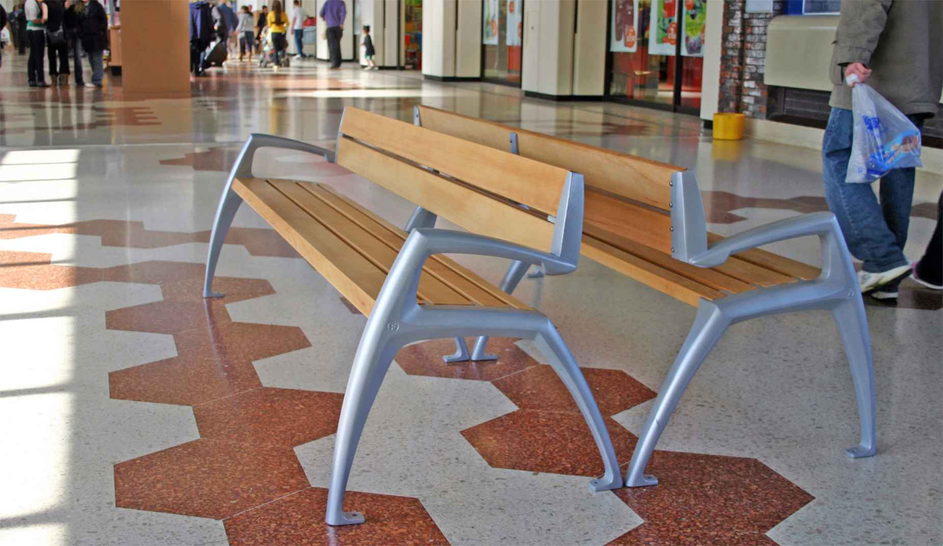 Mantis bench in hardwood Factory Furniture
