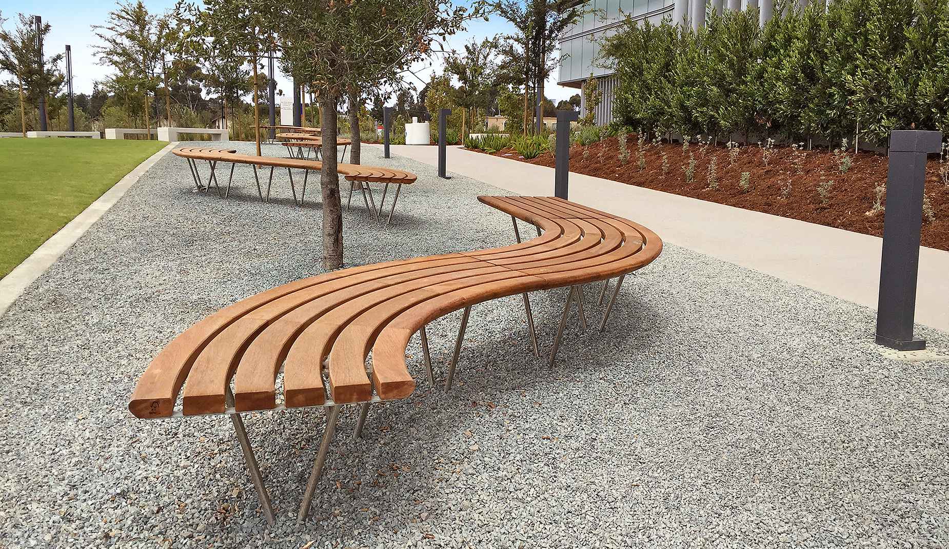 Sinu bench in hardwood Factory Furniture