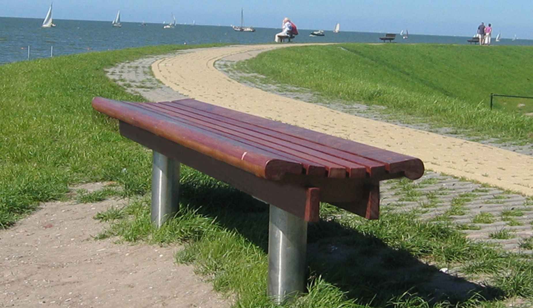 Scroll bench in hardwood Factory Furniture
