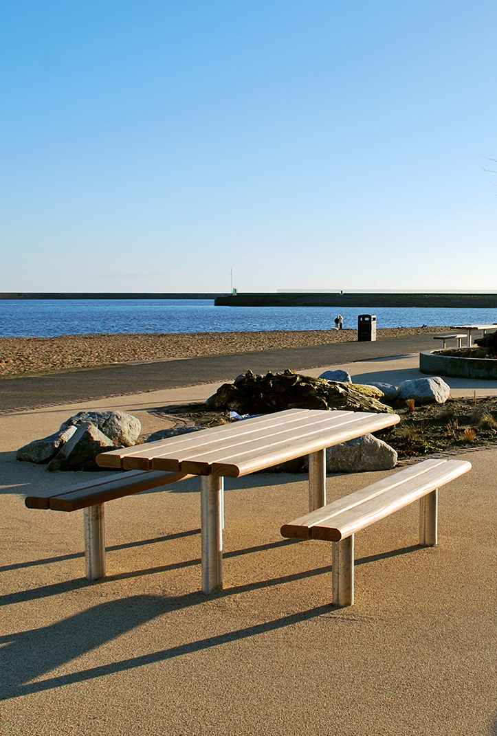 Scroll picnic set in hardwood Factory Furniture