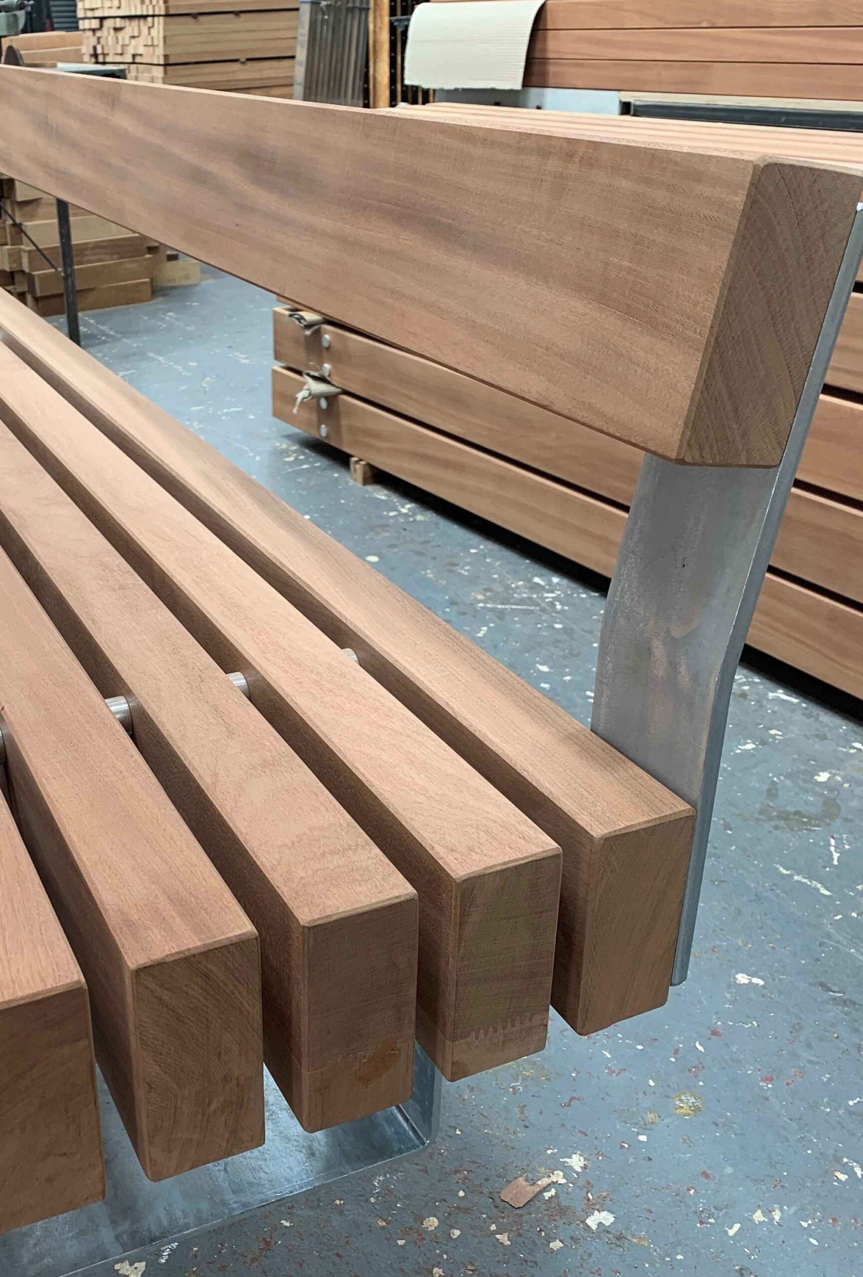 Quay seat in hardwood Factory Furniture