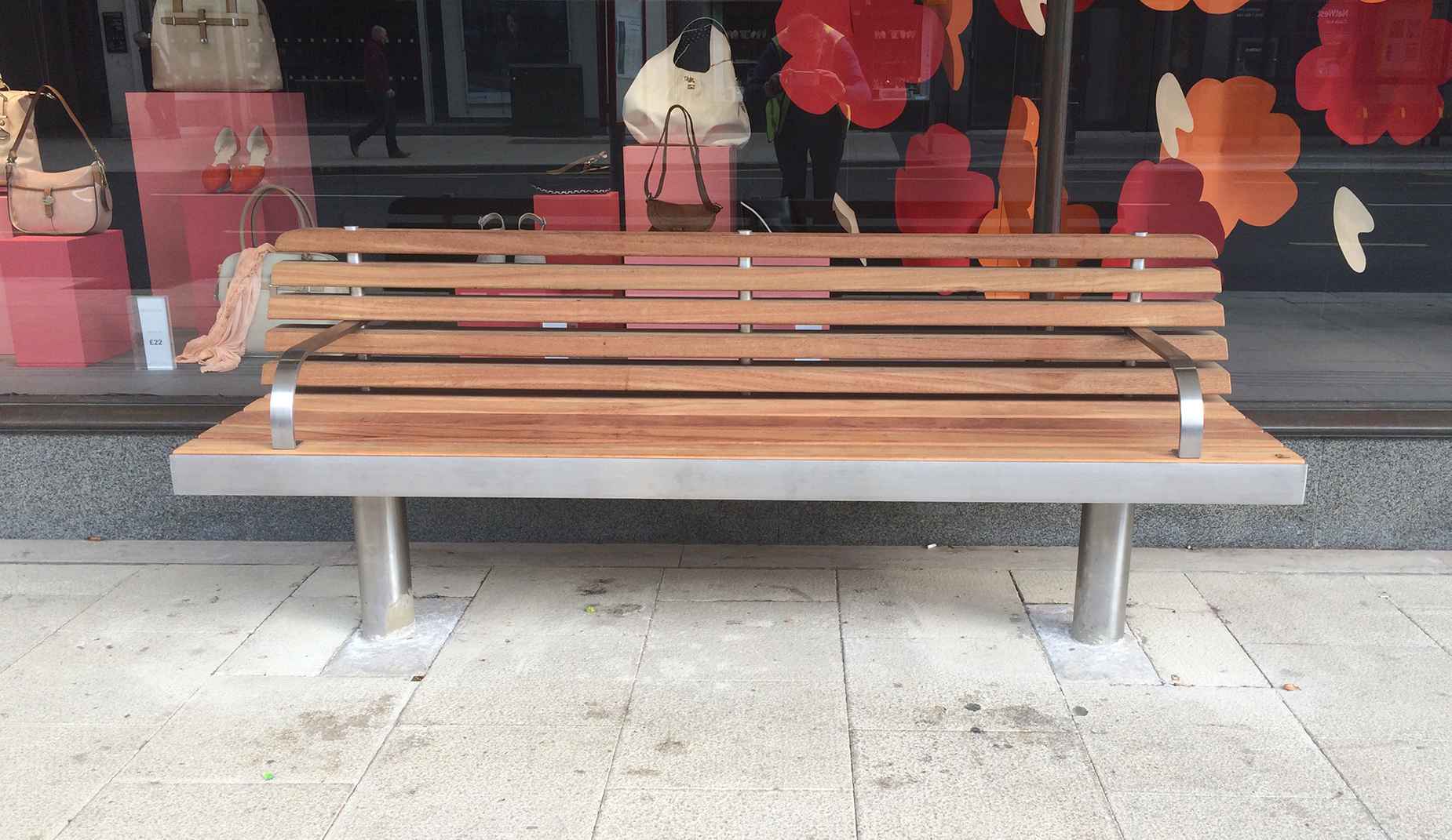Straight Tree seat in hardwood Factory Furniture