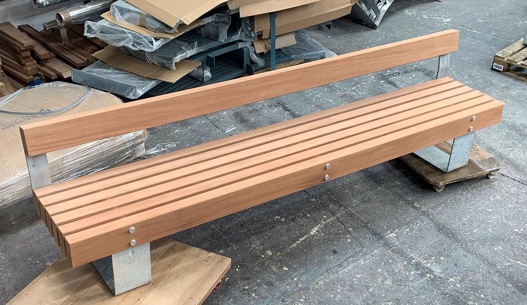 Quay seat in hardwood Factory Furniture