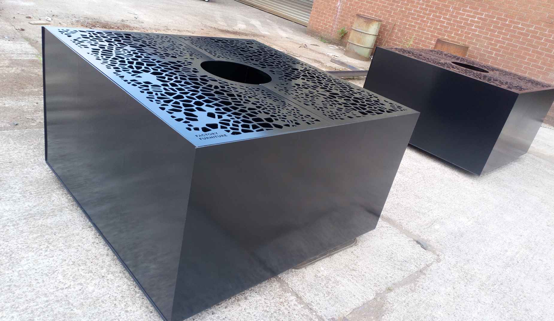 Osso Planter in steel Factory Furniture