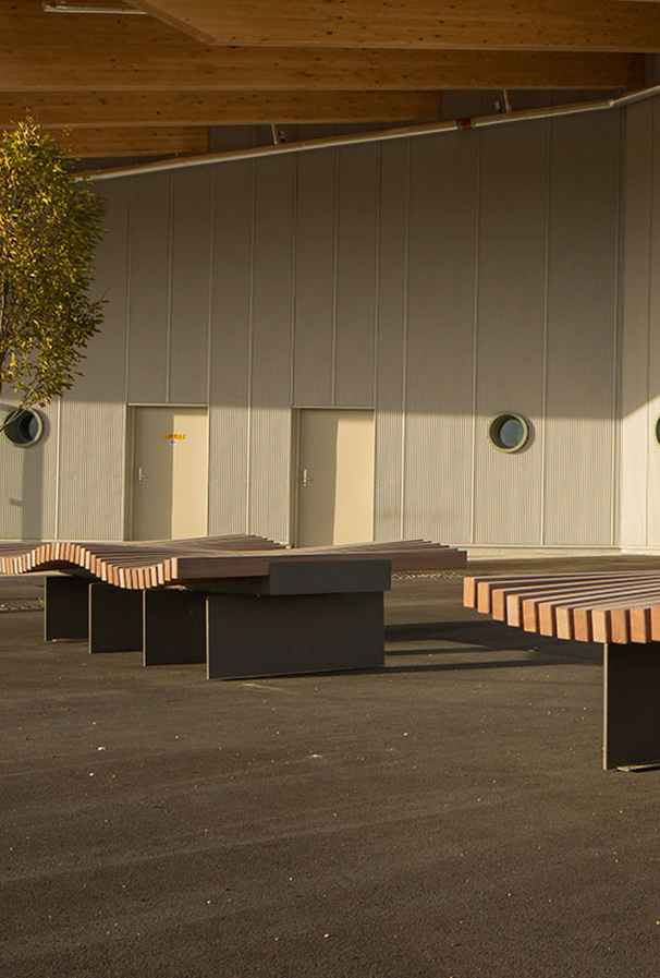Ribbon Twist bench in hardwood Factory Furniture