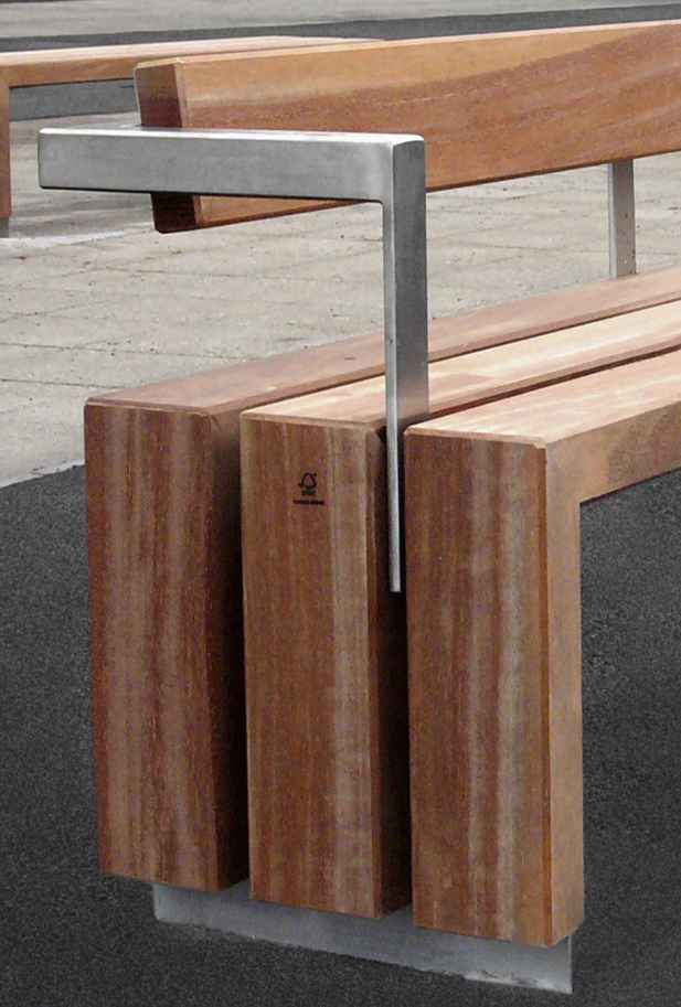 Bloc seat in hardwood Factory Furniture