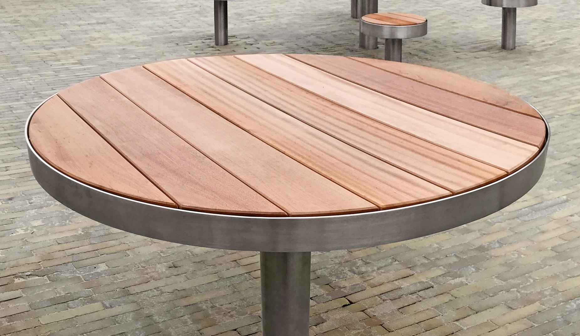 Tree table in hardwood Factory Furniture