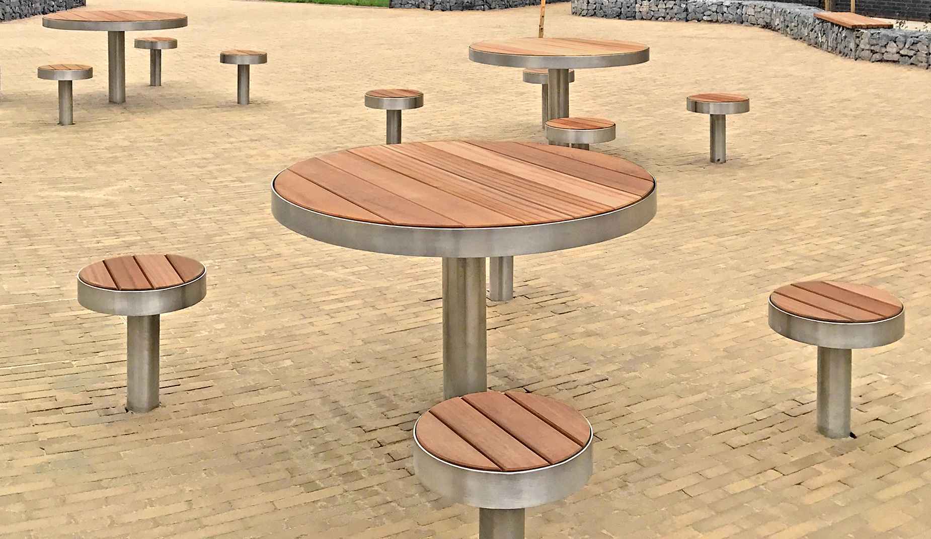Tree table in hardwood Factory Furniture