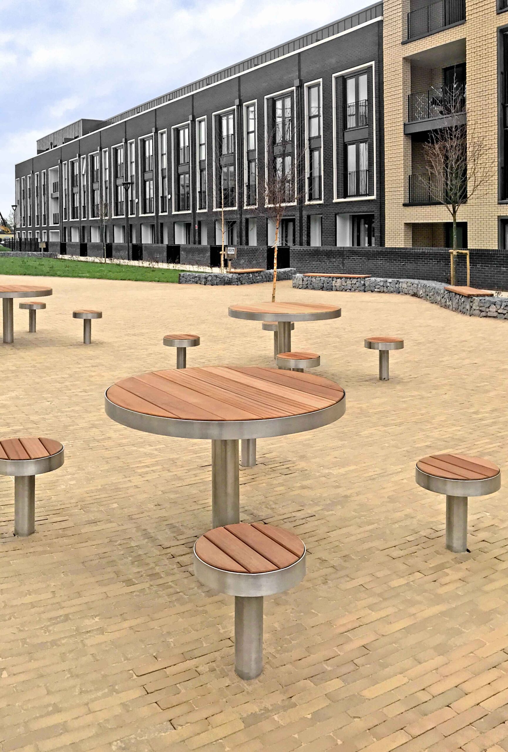 Tree table in hardwood Factory Furniture