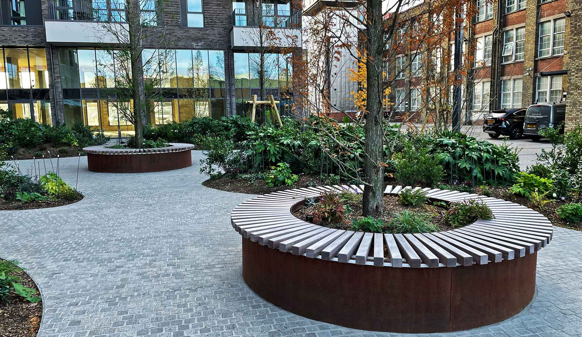 CUBIT Round Planter Bench in hardwood Factory Furniture