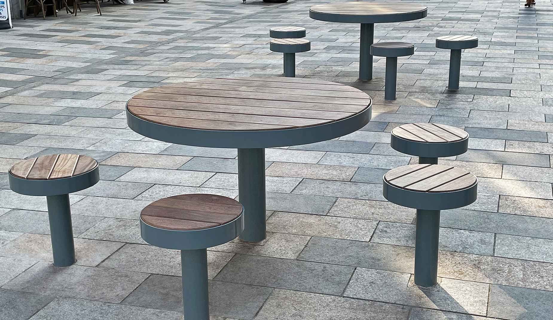 Tree table in hardwood Factory Furniture