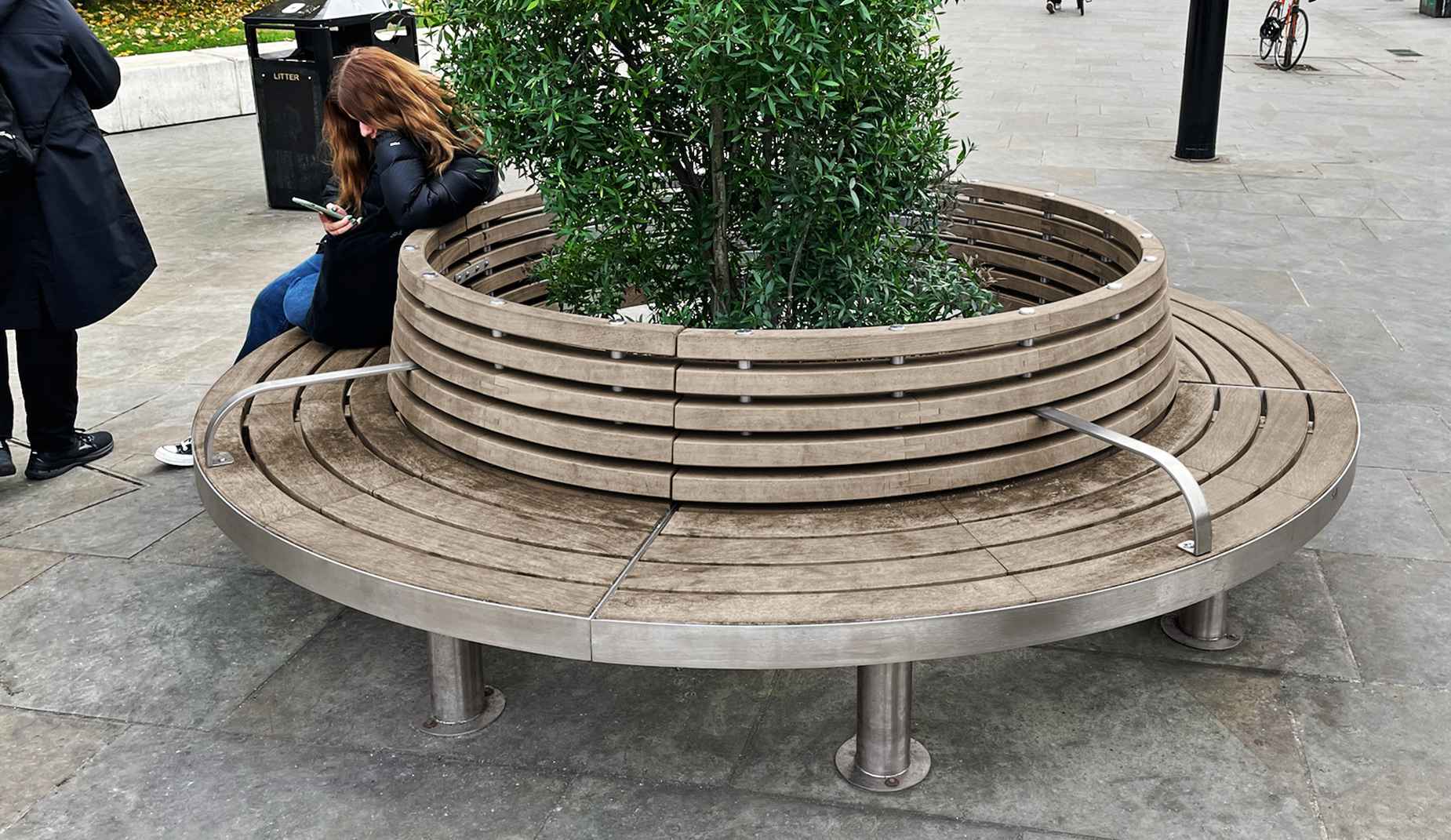 Tree seat in hardwood Factory Furniture