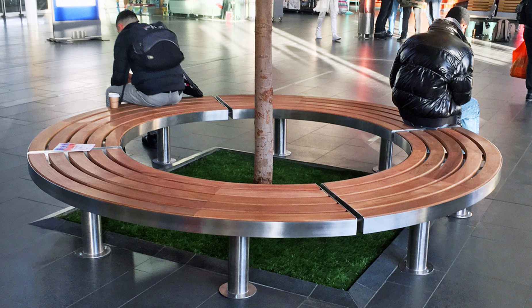Tree bench in hardwood Factory Furniture