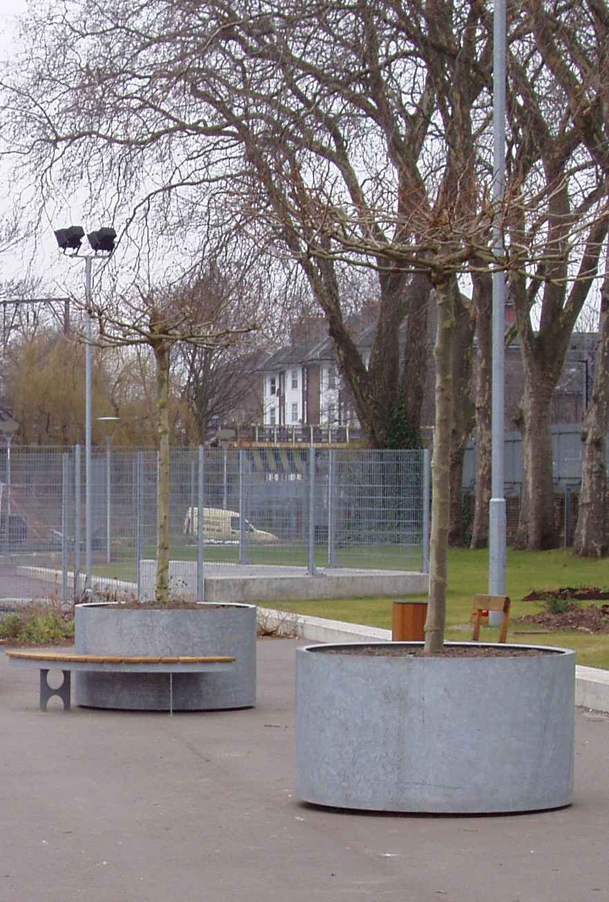 Galvanised Round Planter in steel Factory Furniture