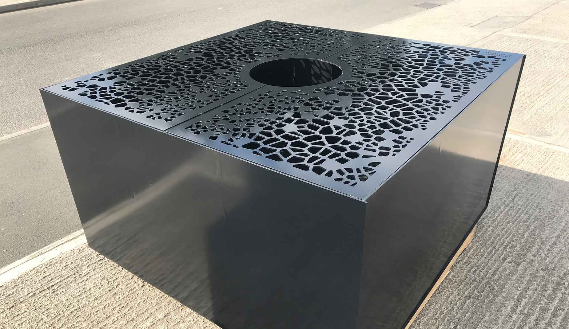 Osso Planter in steel Factory Furniture
