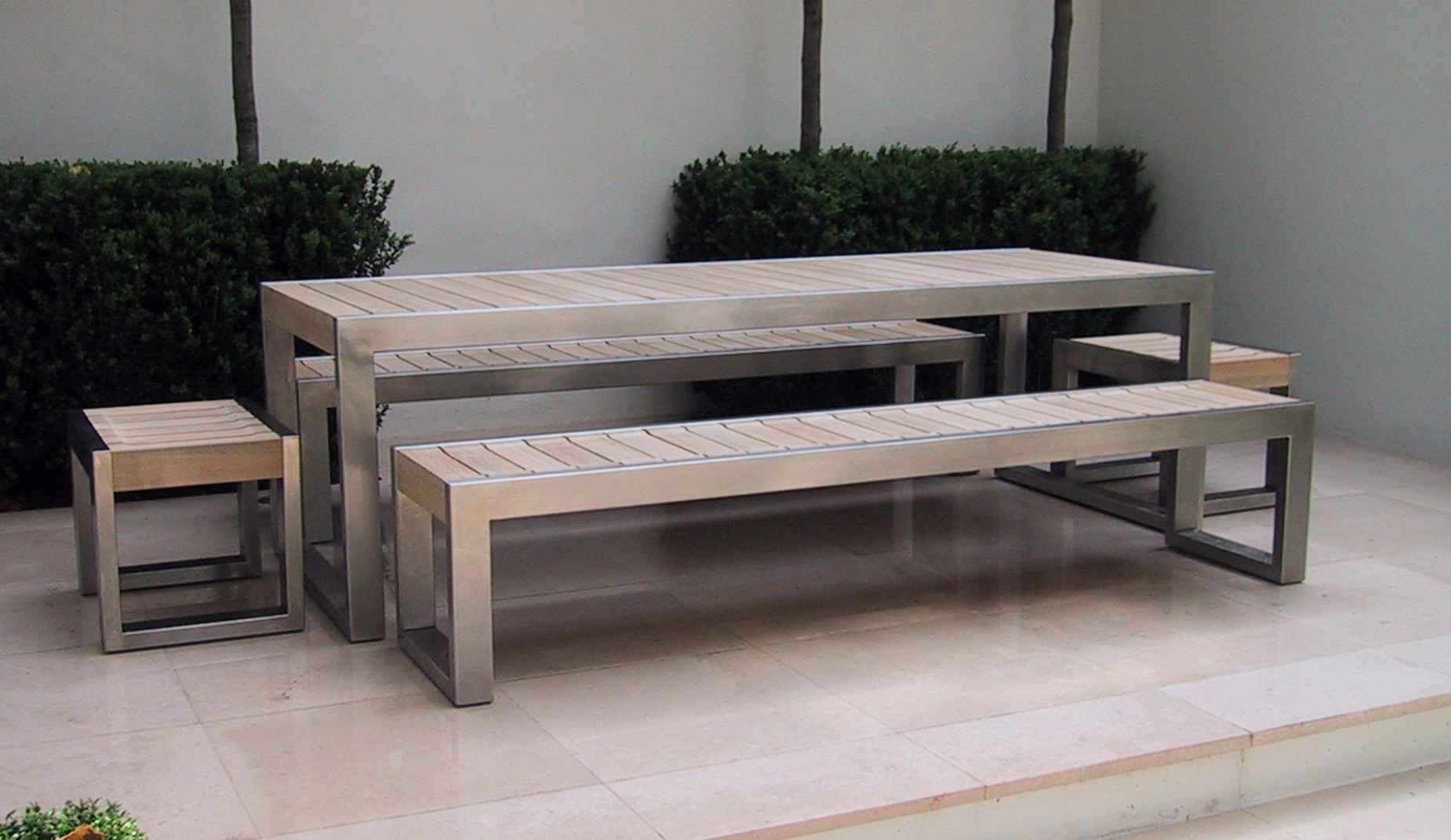 Skop table in hardwood Factory Furniture
