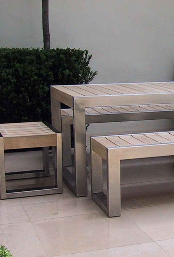 Skop table in hardwood Factory Furniture