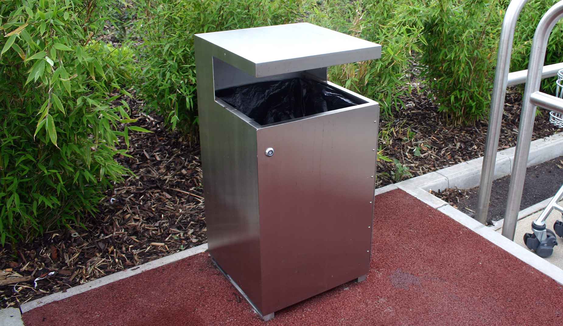 Skop bin in steel Factory Furniture