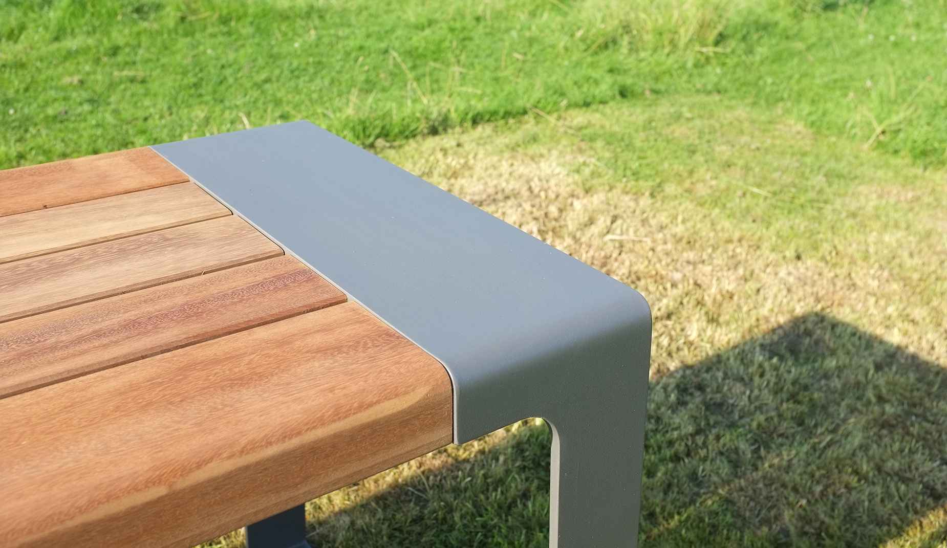 Murton table in hardwood Factory Furniture
