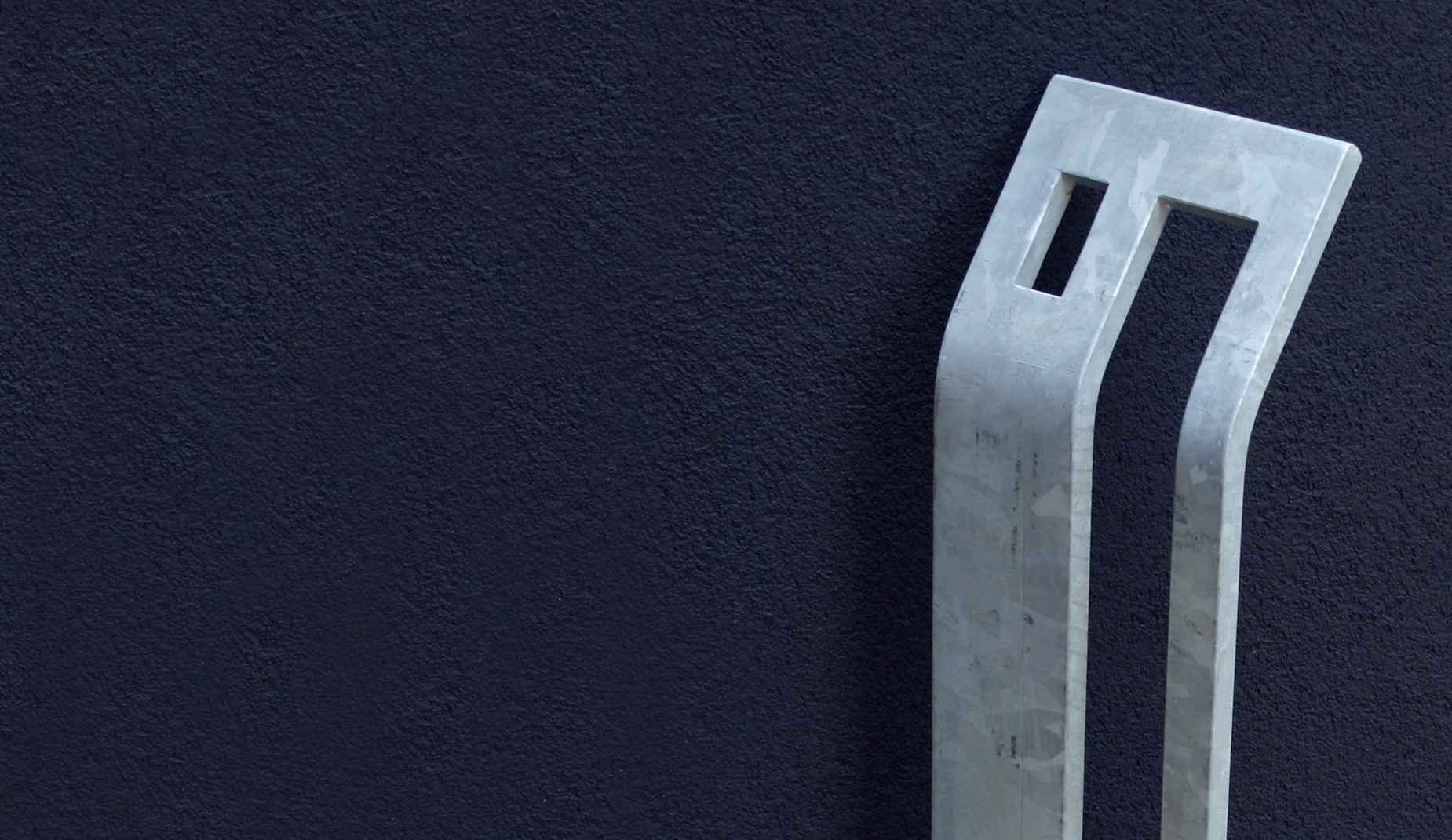 Pik Cycle Stand in steel Factory Furniture