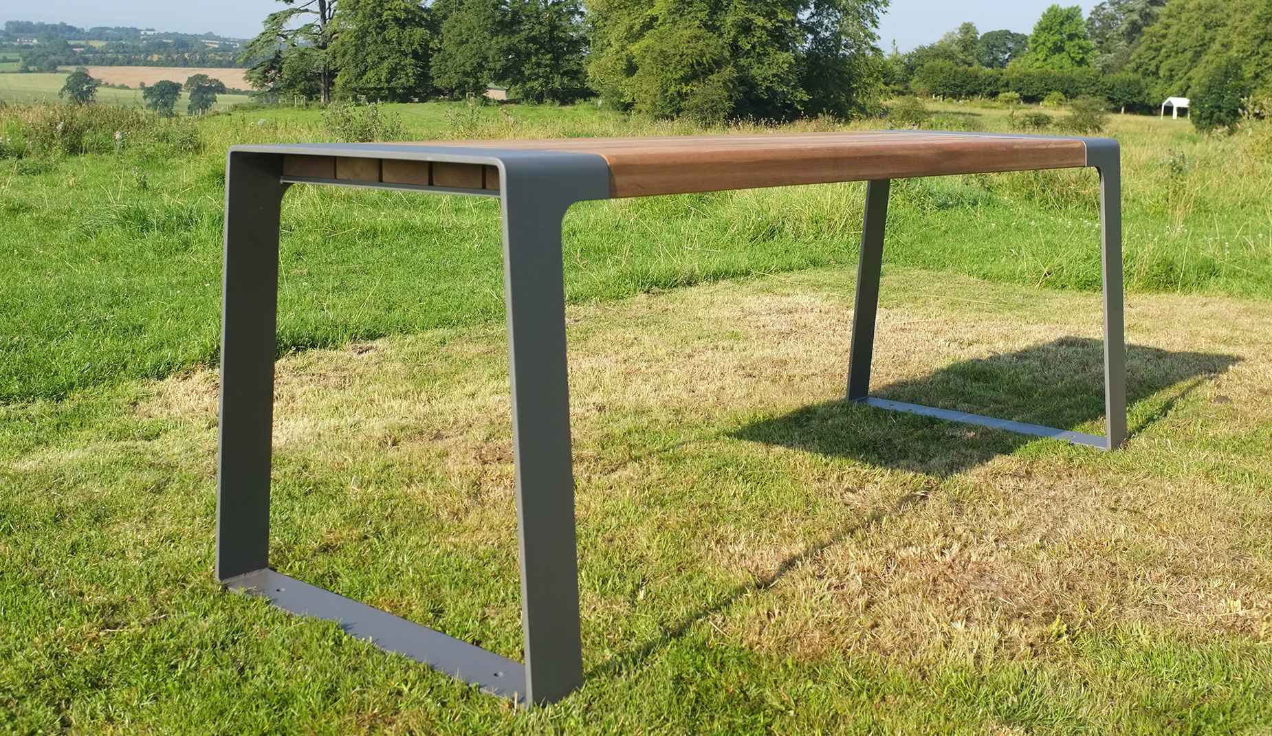 Murton table in hardwood Factory Furniture