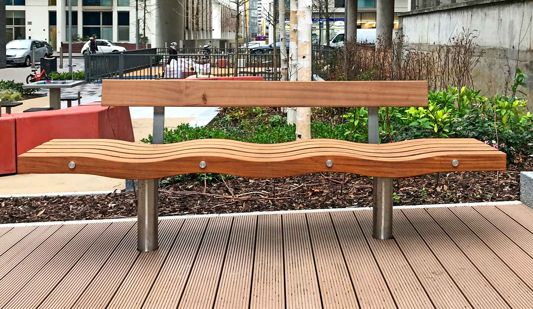 Serpentine seat in hardwood Factory Furniture