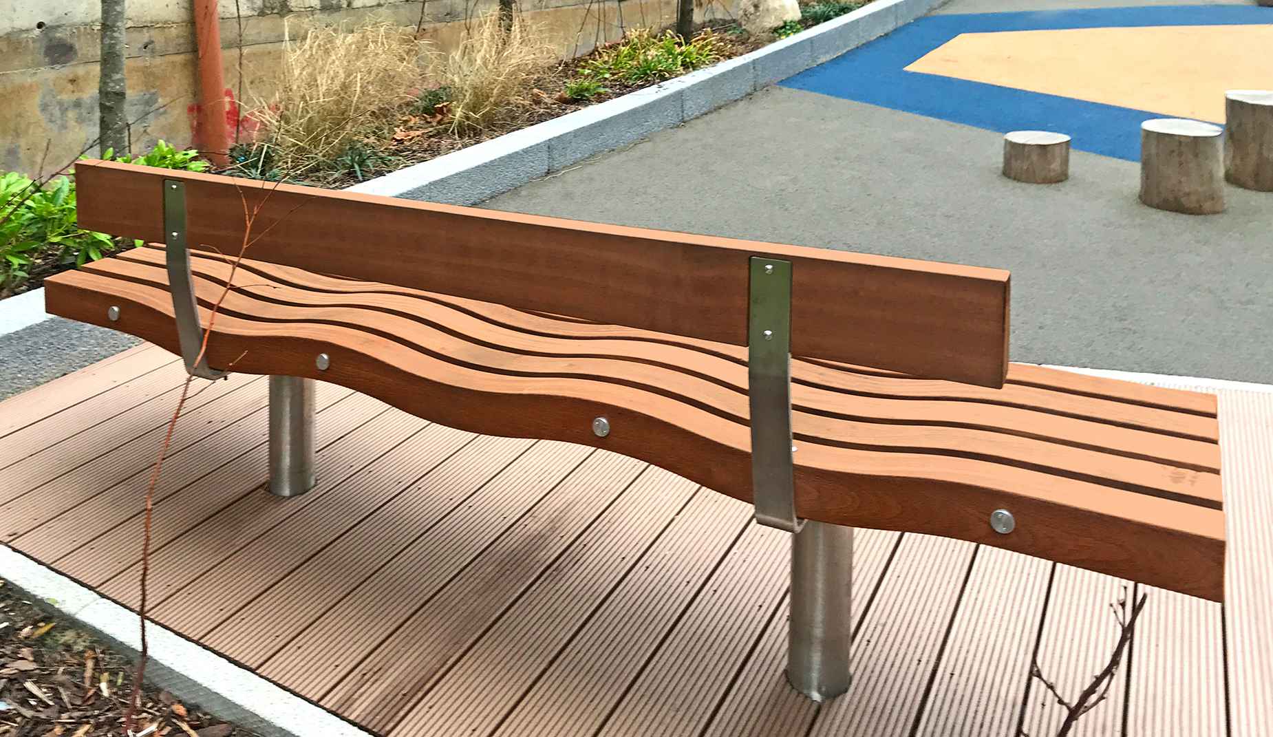 Serpentine seat in hardwood Factory Furniture