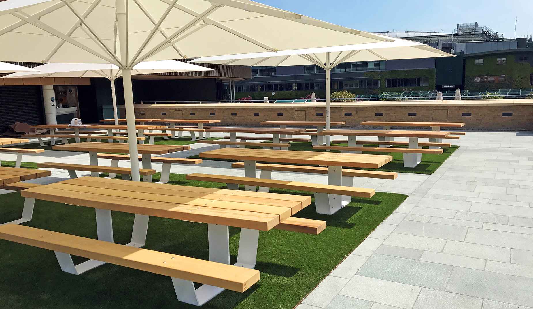 Pik picnic table in hardwood Factory Furniture