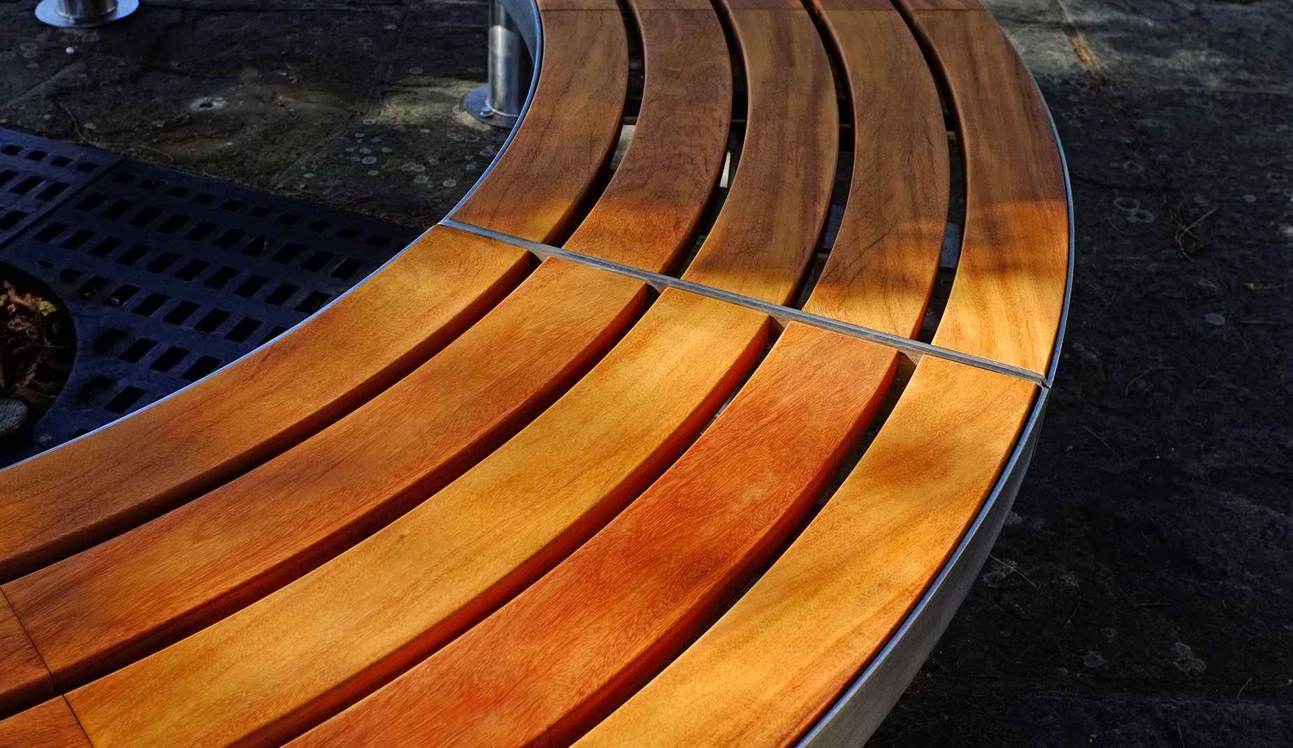 Tree bench in hardwood Factory Furniture