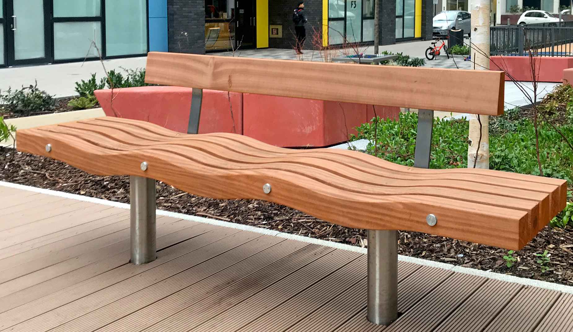 Serpentine seat in hardwood Factory Furniture