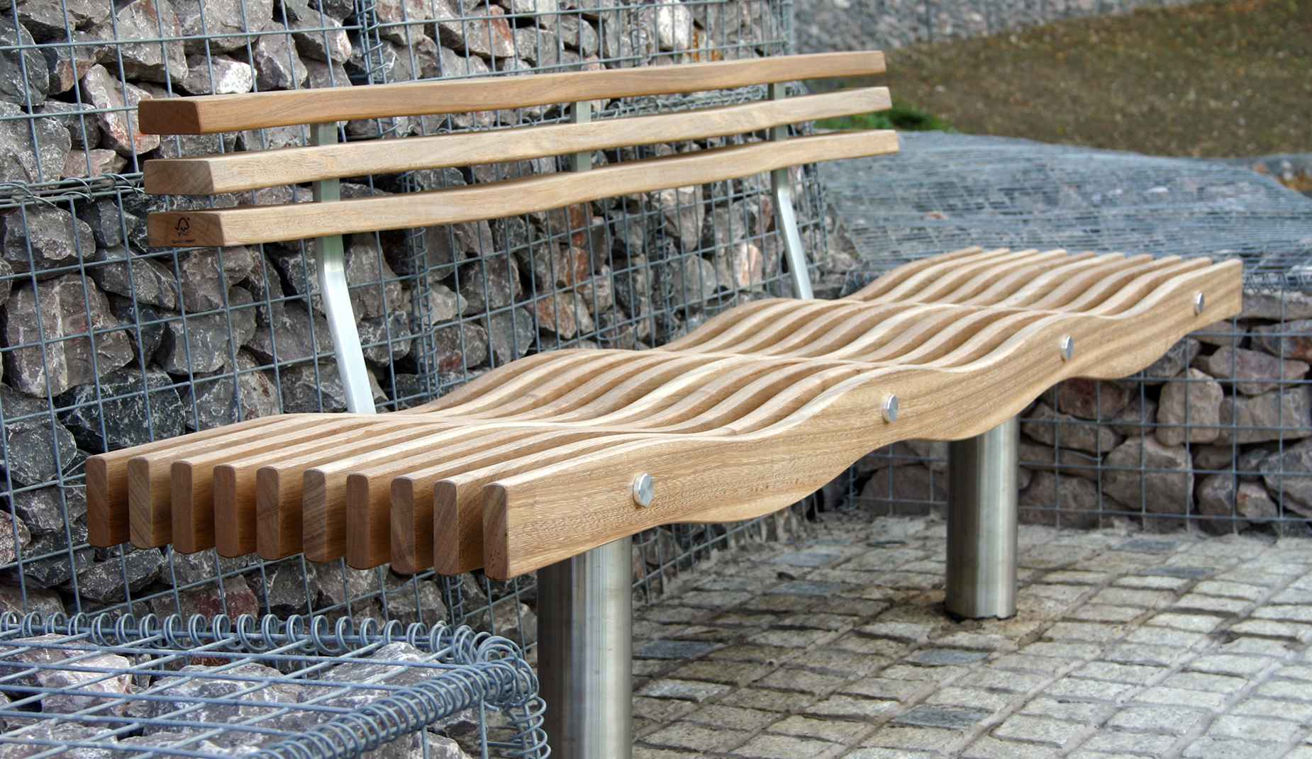 Serpentine seat in hardwood Factory Furniture
