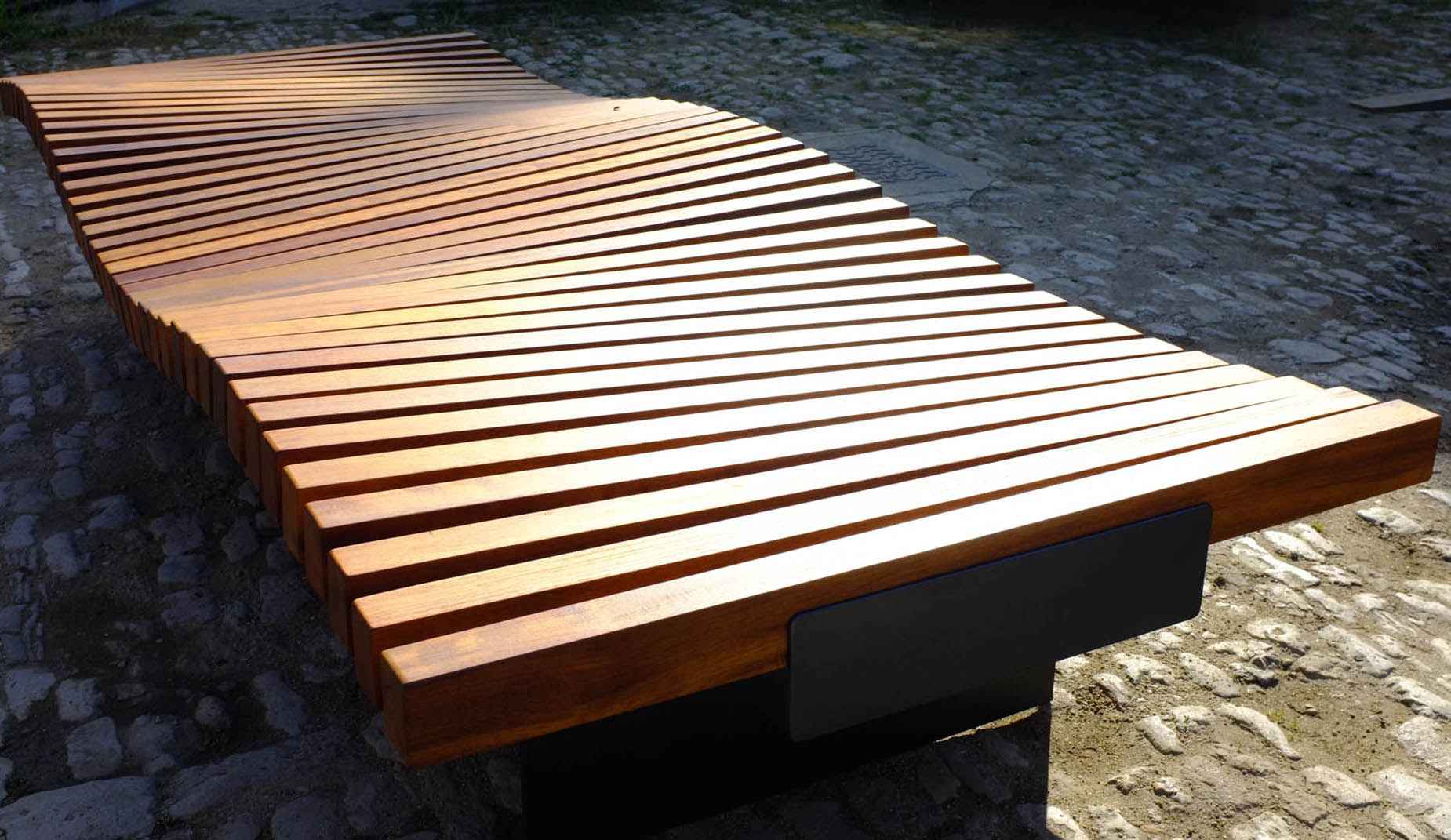 Ribbon Twist bench in hardwood Factory Furniture