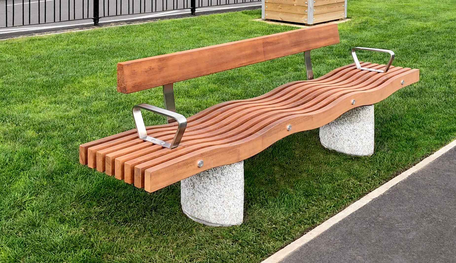Serpentine seat in hardwood Factory Furniture