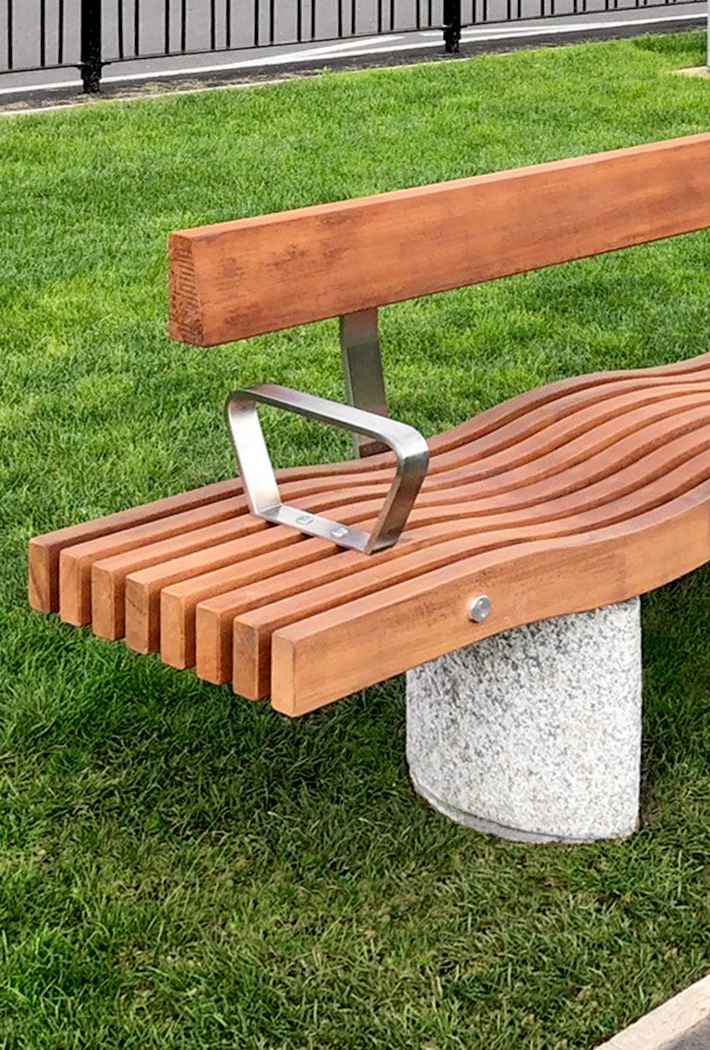 Serpentine seat in hardwood Factory Furniture
