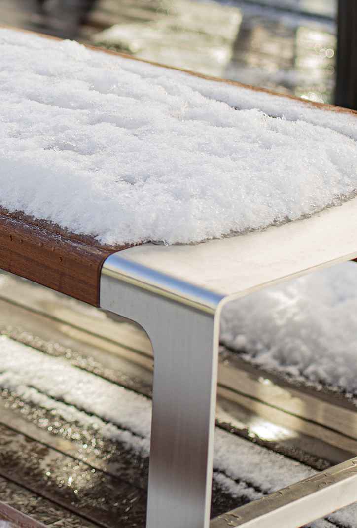 Murton picnic table in hardwood Factory Furniture