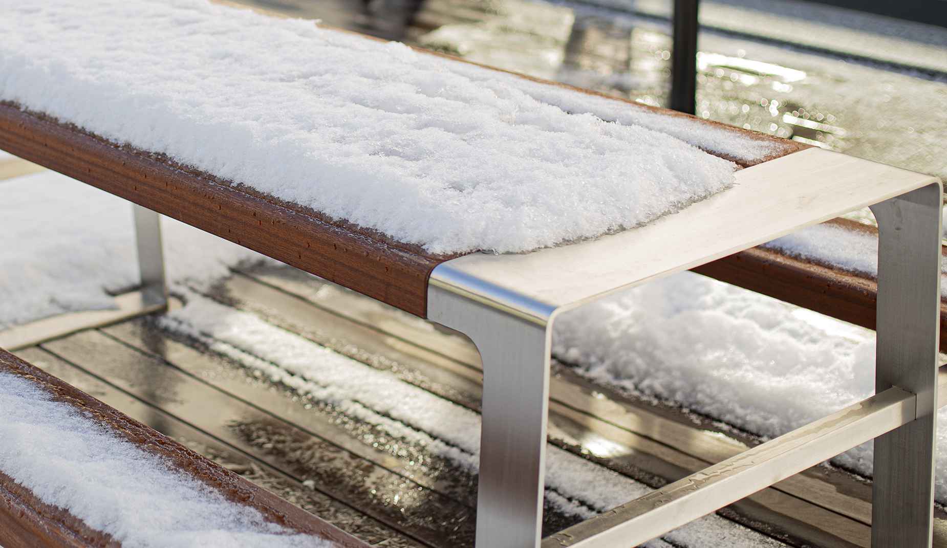 Murton picnic table in hardwood Factory Furniture