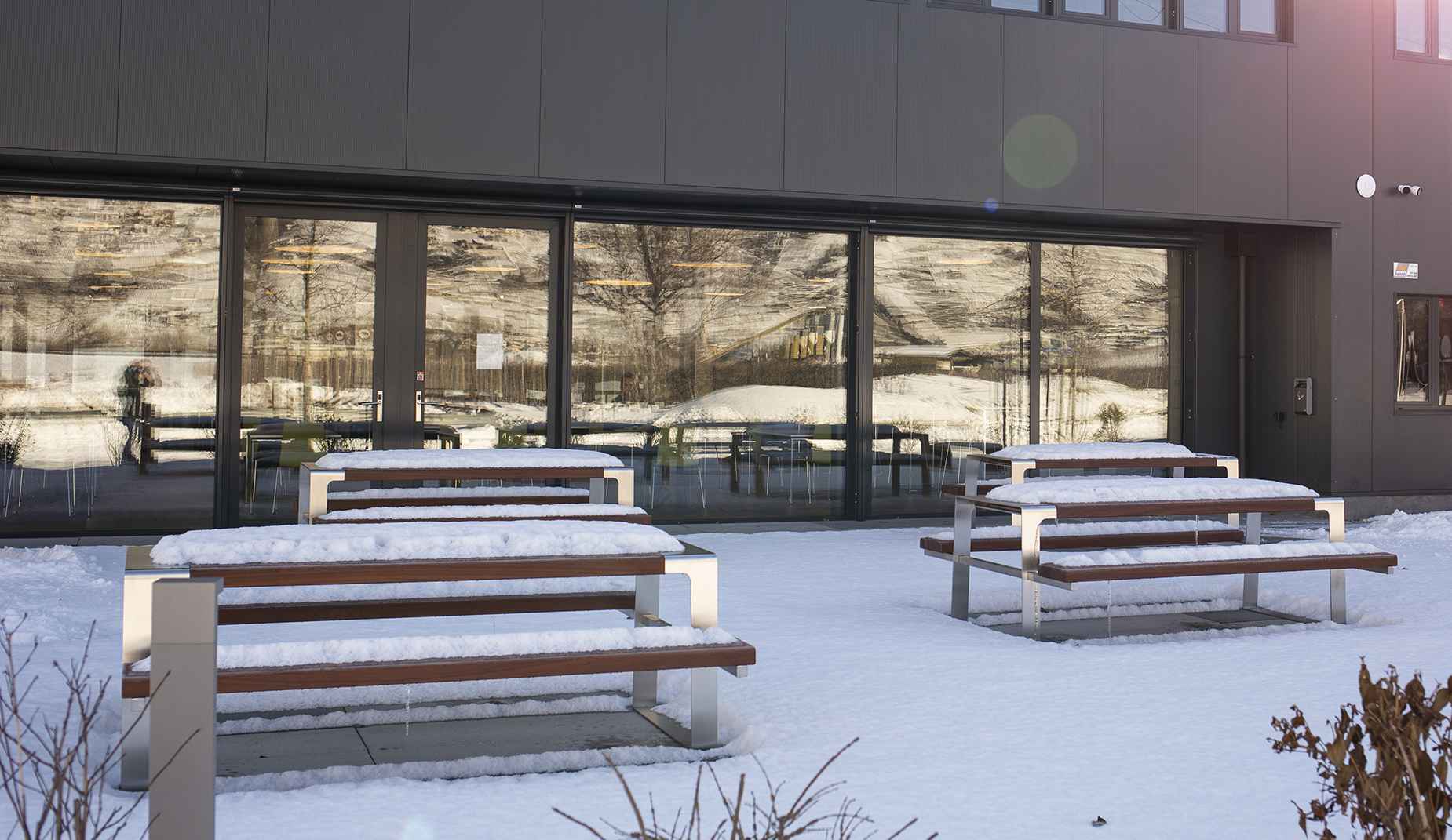 Murton picnic table in hardwood Factory Furniture