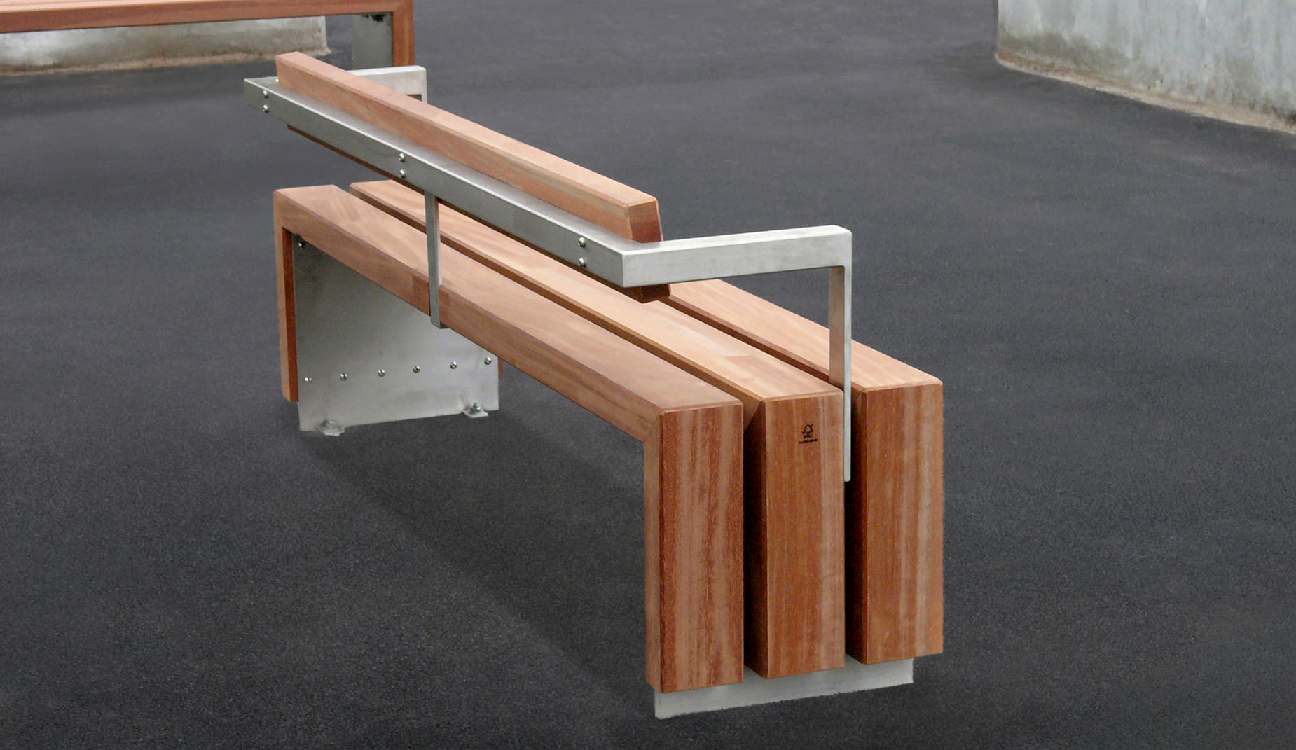 Bloc seat in hardwood Factory Furniture